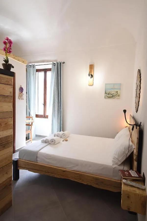 La Casa Di Dario Hotel La Maddalena  0*, La Maddalena (Sassari) Italië